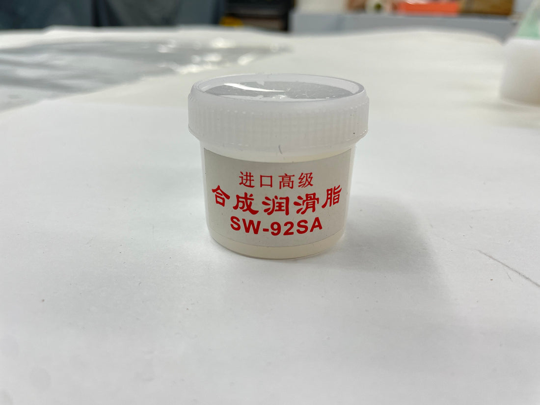 Lubricating grease